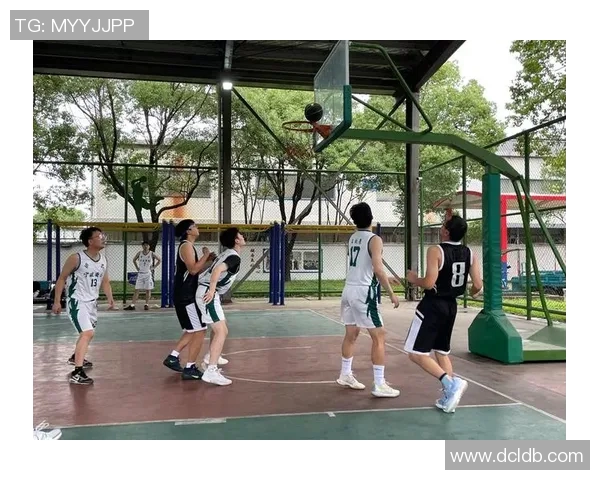 重庆篮球队在联合会杯中的默契配合与战术执行分析 重庆篮球队在联合会杯中的默契配合与战术执行分析