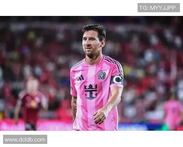 无法超越的足球传奇人物他们的辉煌成就与永恒影响力