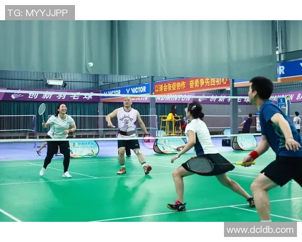 羽毛球的梦想与奋斗重庆羽毛球队成长历程的真实记录与追寻 羽毛球的梦想与奋斗重庆羽毛球队成长历程的真实记录与追寻